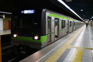 都営新宿線（写真：東京都交通局）